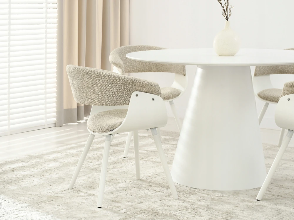 Mebel Partner MINIMALISTINĖ KAUŠINĖ KĖDĖ SVETAINEI BEIGE ŠENILĖ ELINA BALTA MEDIENA