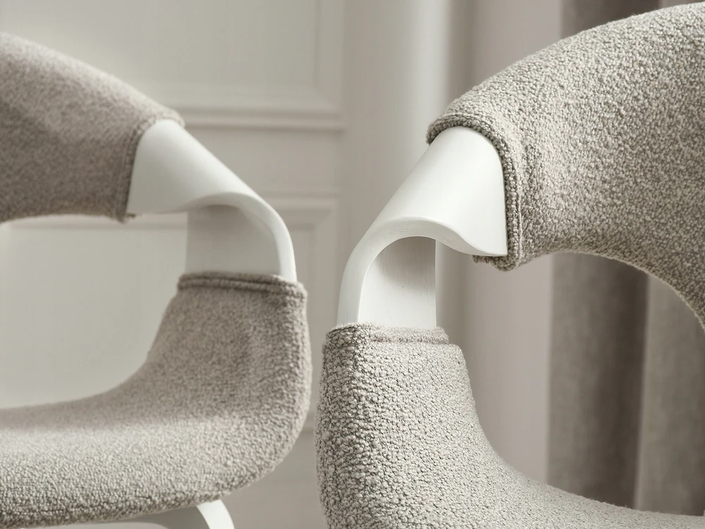 Mebel Partner MINIMALISTINĖ KĖDĖ SU porankiais BALTAI LENKTA MEDIENOS PILKA