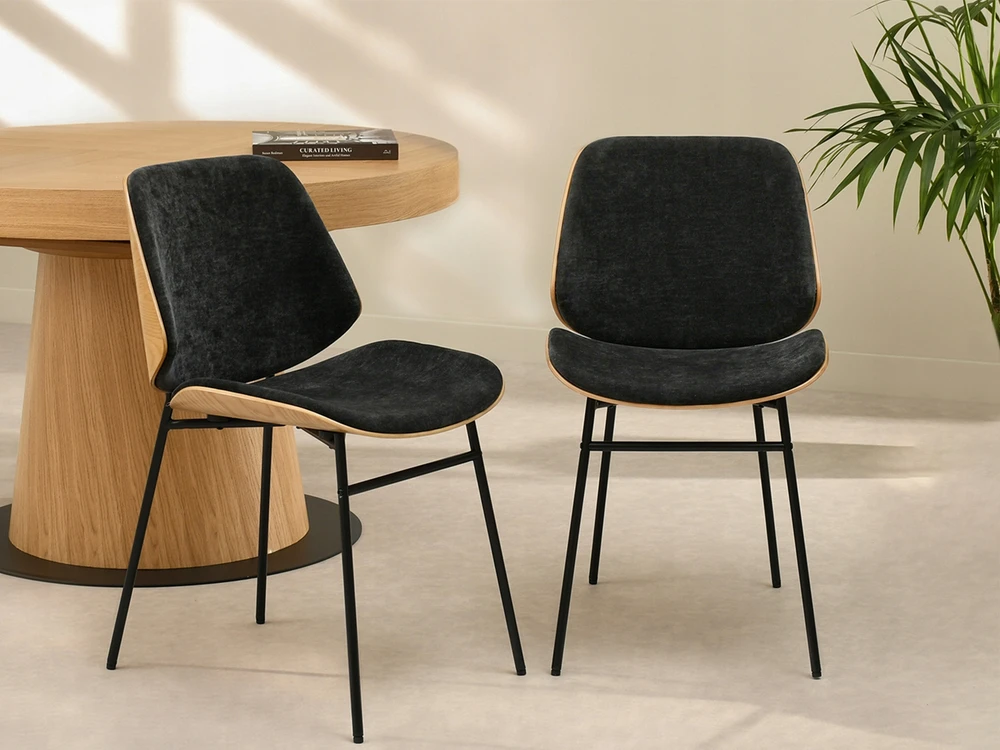 Mebel Partner MINIMALISTINĖ PAPRASTA KĖDĖ IŠ LENKTO MEDIENOS JORDI JUODO ĄŽUOLO AUDINIO