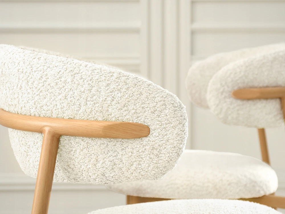 Mebel Partner MINIMALISTINĖ VIRTUVĖS KĖDĖ BOUCLE CREAM IZOLDA METAL LEGS Ąžuolas