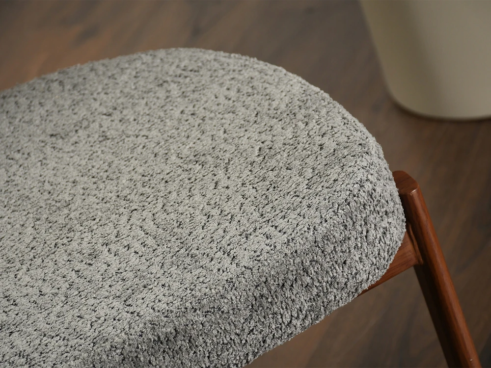 Mebel Partner MODERNI MINKŠTA KĖDĖ BE RANKŲ PILKOS KELIS GRAIKIETŲ RIEŠUTŲ KOJES