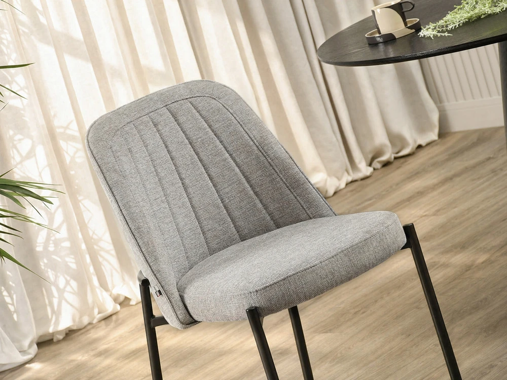 Mebel Partner MODERNI PATOGI KĖDĖ SĖDĖTI ANT DEKORATYVIO PAGRINDO, ERNEST, PILKA