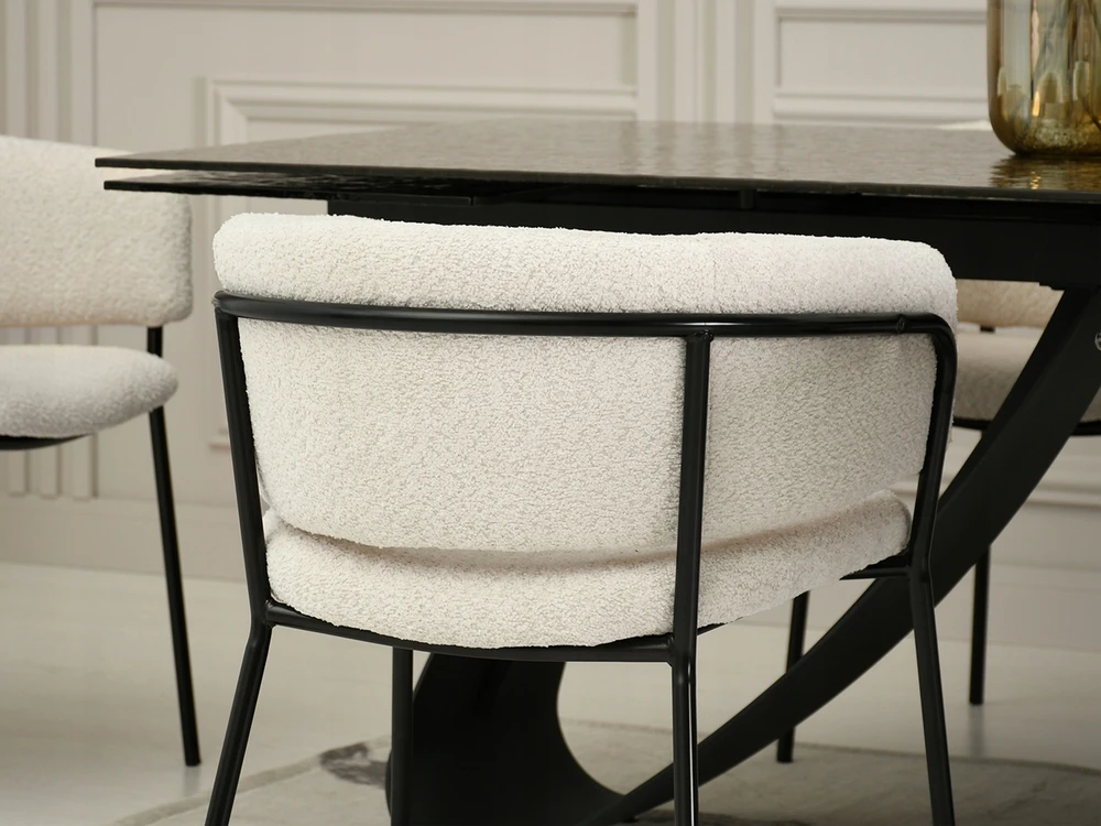 Mebel Partner MODERNI SORIN BOUCLE CREAM BUCKET KĖDĖ JUODO RĖME TIESIA KOJA