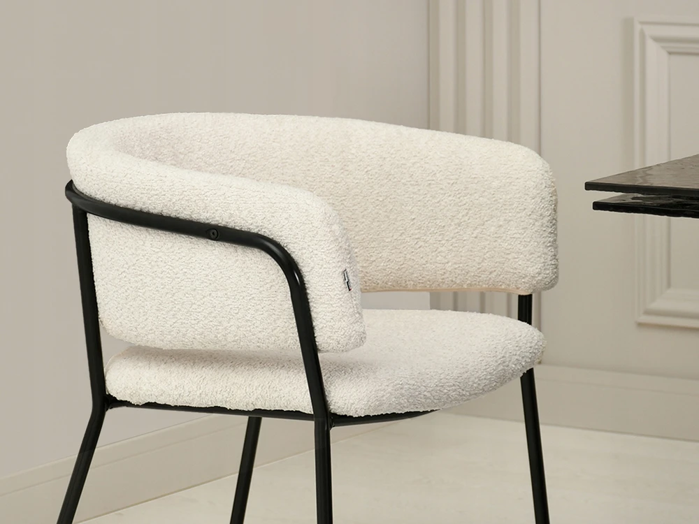 Mebel Partner MODERNI SORIN BOUCLE CREAM BUCKET KĖDĖ JUODO RĖME TIESIA KOJA