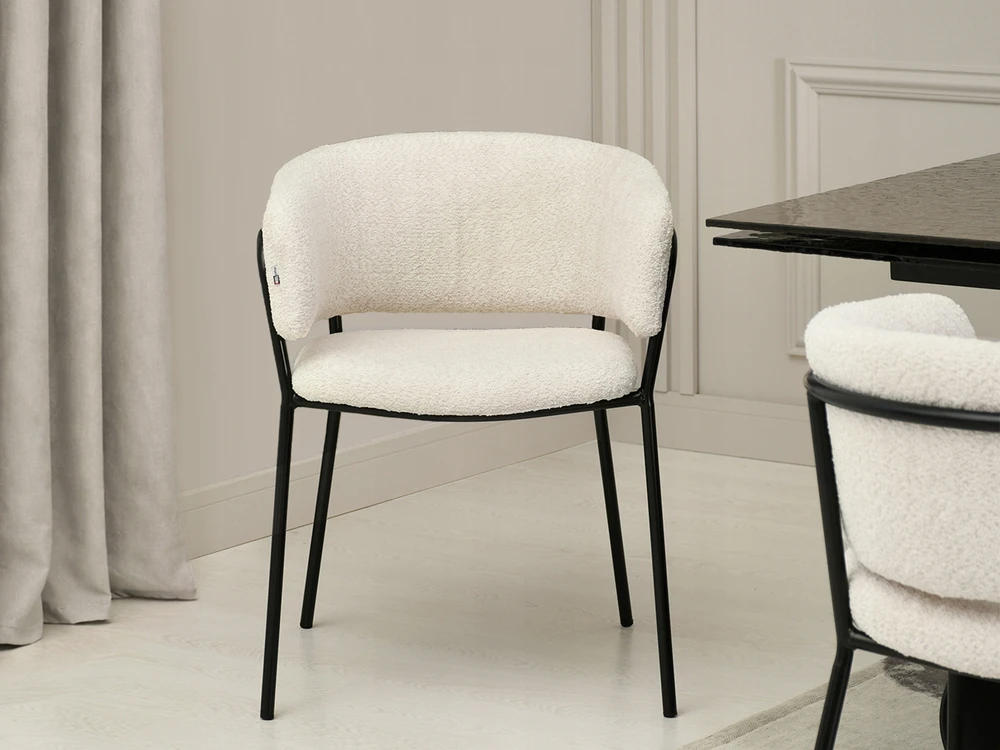 Mebel Partner MODERNI SORIN BOUCLE CREAM BUCKET KĖDĖ JUODO RĖME TIESIA KOJA