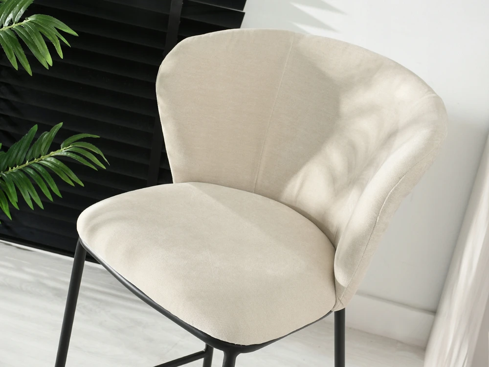 Mebel Partner Skoninga baro kėdė su atlošu ir kojų atrama virtuvei KUMAR BEIGE Juodas