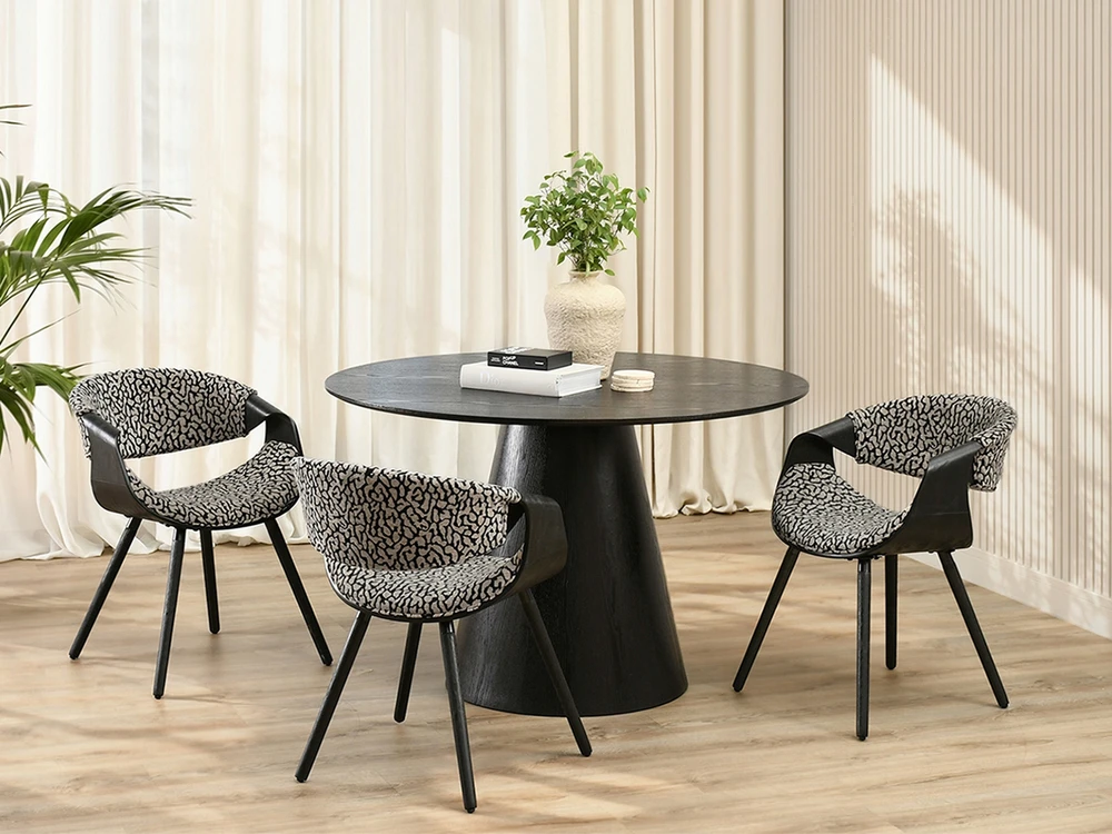 Mebel Partner STILINGA JUODOS BEZŽOS GYVŪNŲ RAŠTO KĖDĖ SUlenkta MEDINĖ JUODA koja
