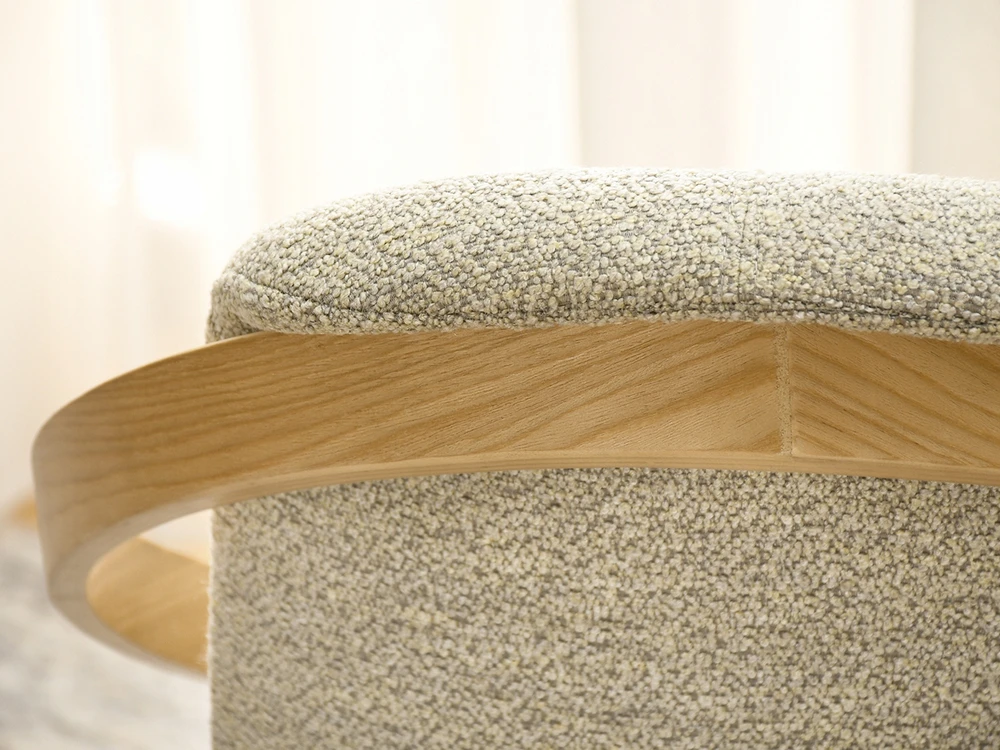 Mebel Partner STILINGA KĖDĖ SU DEKORATYVIU Ratlankiu, LENKTA MEDIENA LAGOS BOUCLE BEIGE Ąžuolas
