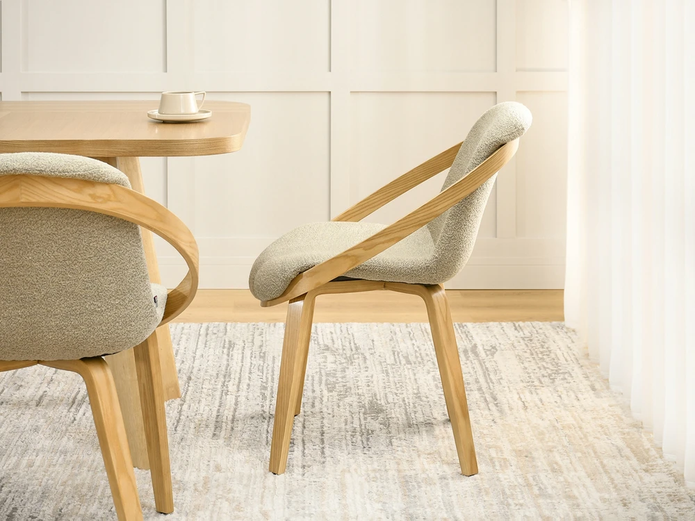 Mebel Partner STILINGA KĖDĖ SU DEKORATYVIU Ratlankiu, LENKTA MEDIENA LAGOS BOUCLE BEIGE Ąžuolas