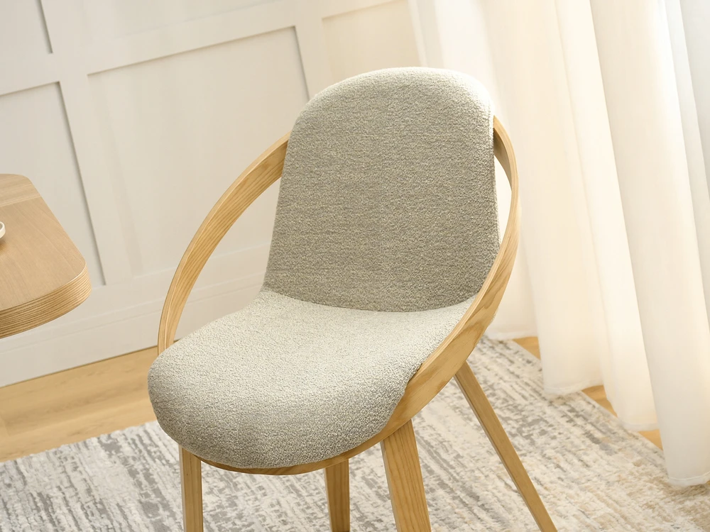 Mebel Partner STILINGA KĖDĖ SU DEKORATYVIU Ratlankiu, LENKTA MEDIENA LAGOS BOUCLE BEIGE Ąžuolas
