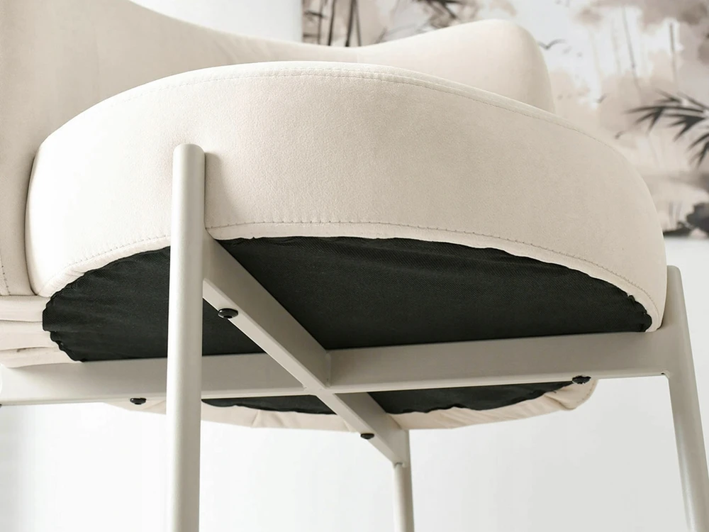 Mebel Partner STILINGA KIAUŠINĖ KĖDĖ VALGOMUI VELIURINIS KILMĖS ŠVIESOS KOJĖS CHARLOT CREAM BEIGE