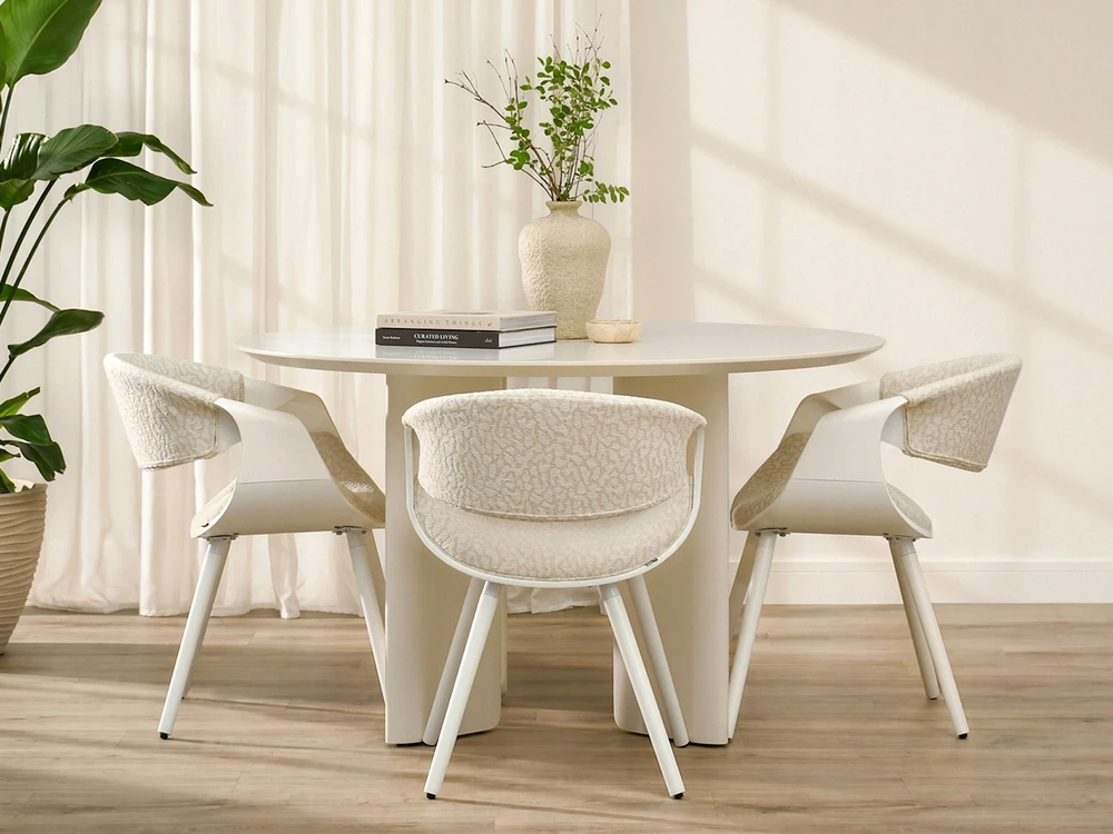Mebel Partner STILINGA MEDINĖ KĖDĖ SU SMĖLIO IR KREMINIO SUlenkto BALTOS PAGRINDU