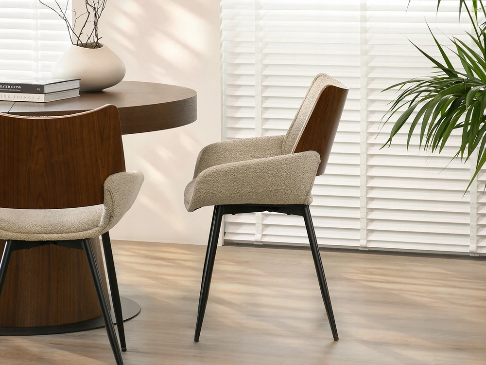 Mebel Partner STILINGA SVEČIAVIES KAMBARIO KĖDĖ SUlenkta MEDIENOS RIEŠUTŲ GRACE BOUCLE BEIGE Juodas