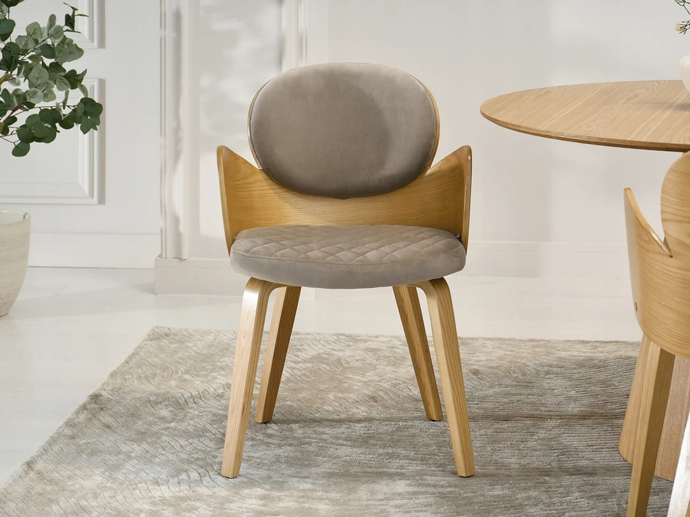 Mebel Partner VELIURINĖ KĖDĖ IŠ lenktos MEDIENOS SU PATOGIAIS RANKIAIS ARIA OAK EEŻ