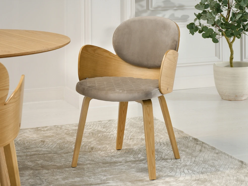 Mebel Partner VELIURINĖ KĖDĖ IŠ lenktos MEDIENOS SU PATOGIAIS RANKIAIS ARIA OAK EEŻ