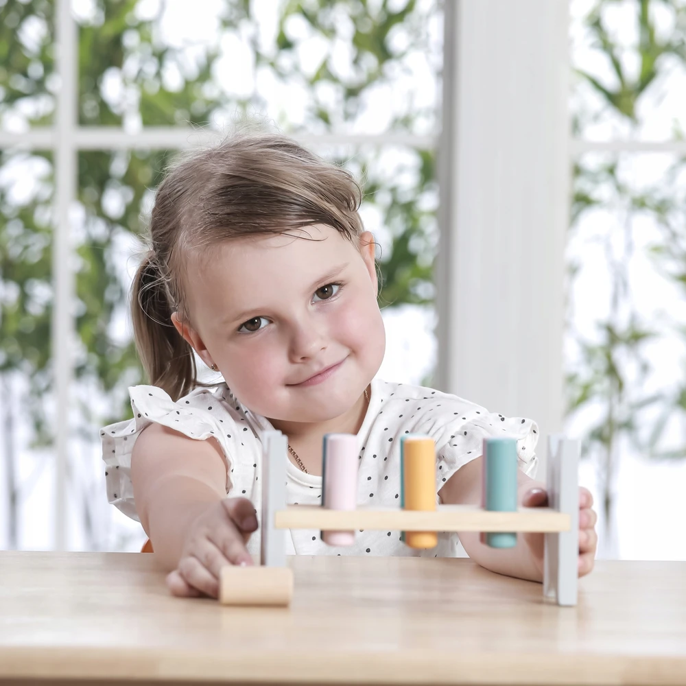 Viga medinis suolelis, baudžiantis alkį plaktuku - „Polarb Montessori“