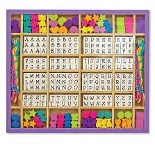 Medinių karoliukų vėrimo rinkinys su raidėmis Melissa & Doug