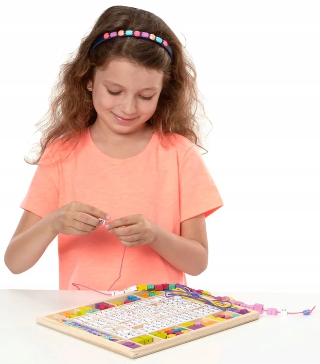 Medinių karoliukų vėrimo rinkinys su raidėmis Melissa & Doug