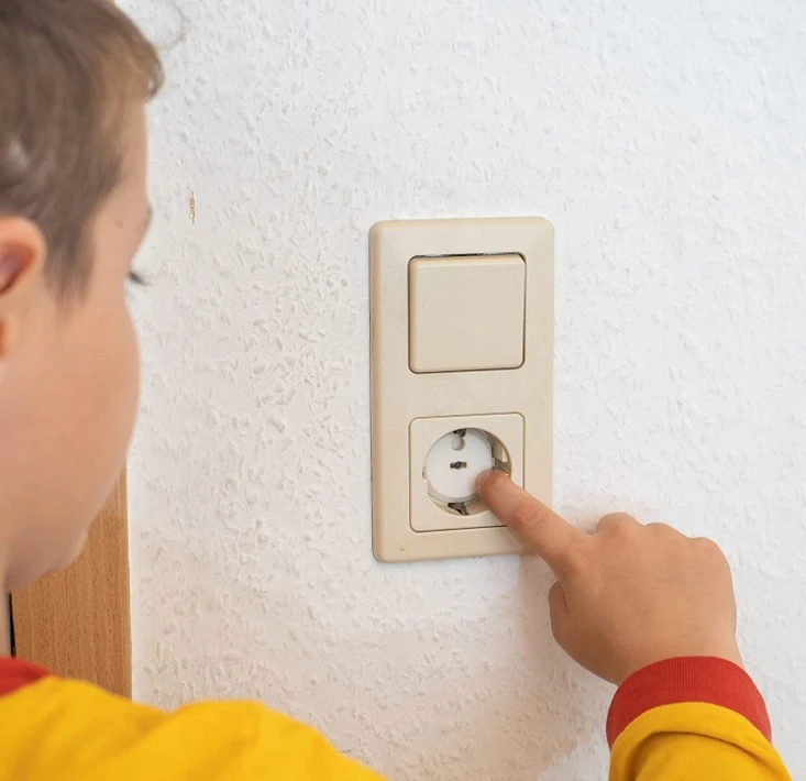 Mensen Lizdų kontaktų apsaugos kištukai 12 vnt.