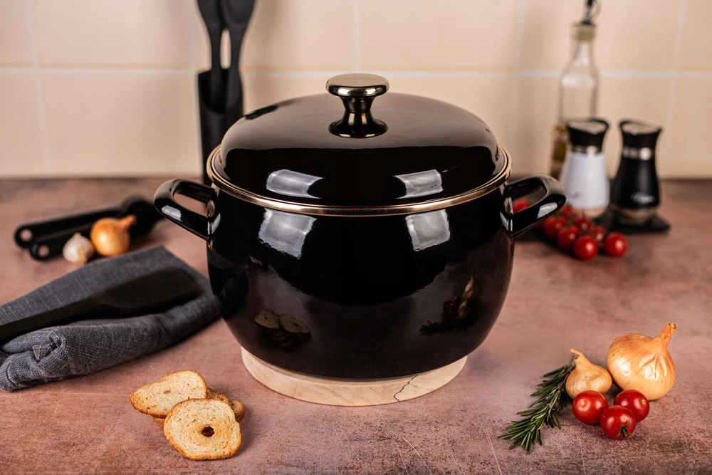 Metalac Emaliuotas puodas 24 cm 7.5l, juodas, su dangčiu, indukcijai