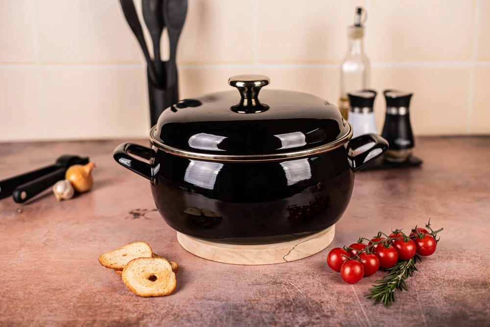 Metalac Žemai emaliuotas puodas, INDUKCINIS, 24 cm, 5L, klasikinis, vintažinis juodas, Juodas