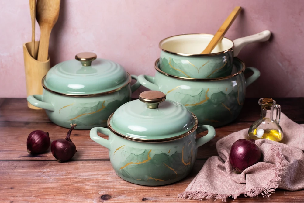 Metalac Žemas emaliuotas puodas su dangčiu 16 cm 1,5 l, mėtų, Marmuro kolekcija