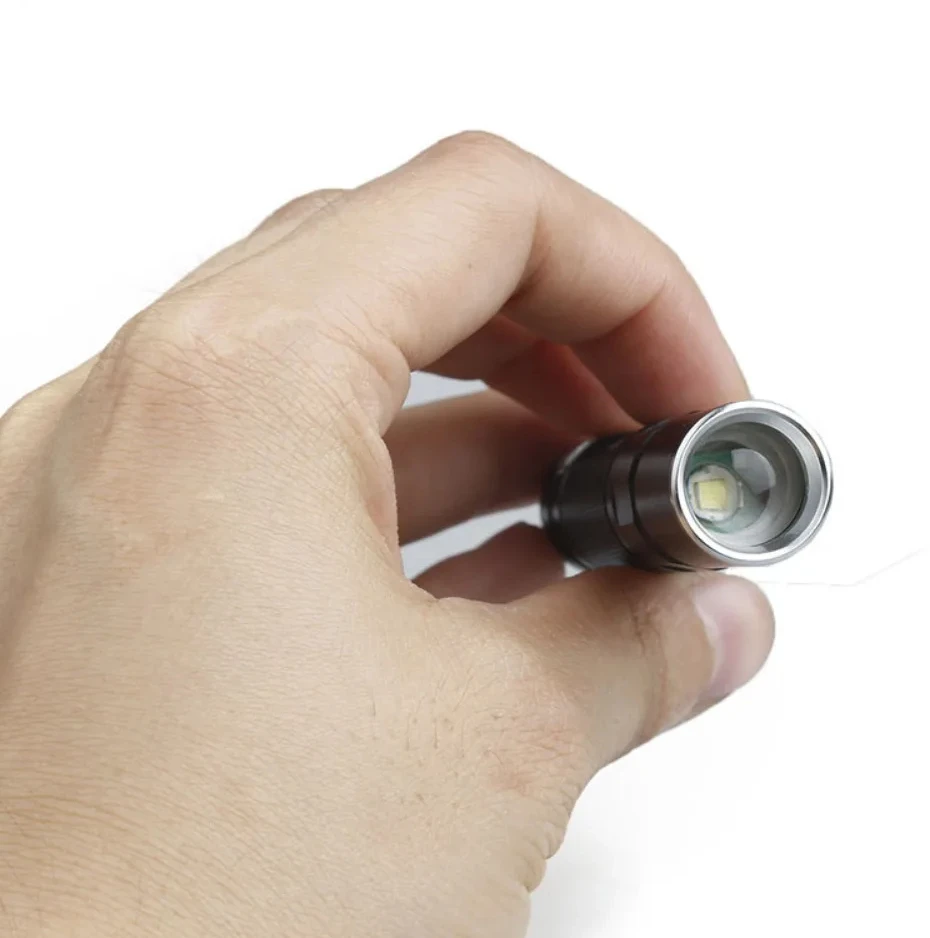 Mini LED žibintuvėlis su segtuku 300LM Galingas LED 9cm