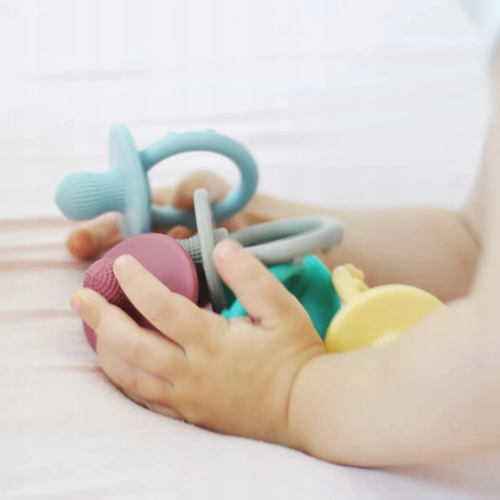 Minikoioi Dinaminis silikoninis čiulptukas su rankena 1 vnt. Rožinė 3 m+