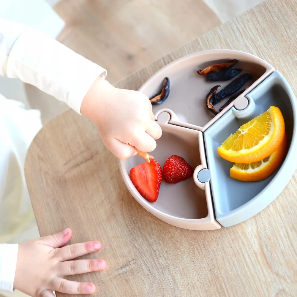 Minikoioi Silikoninė lėkštė vaikams Dėlionė su siurbtuku 3 vnt. 19 cm smėlio spalvos