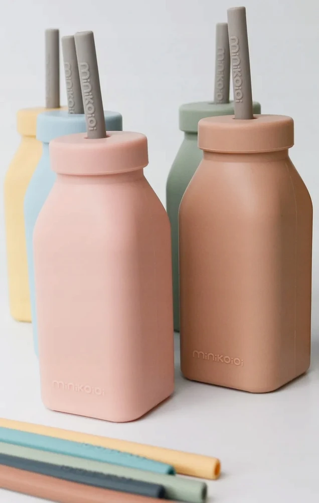 Minikoioi SILIKONINIS BUTELIO PUODLAS VAIKAMS SU ŠIAUDU IR DANGIU 200 ML 6M+ MĖLYNA