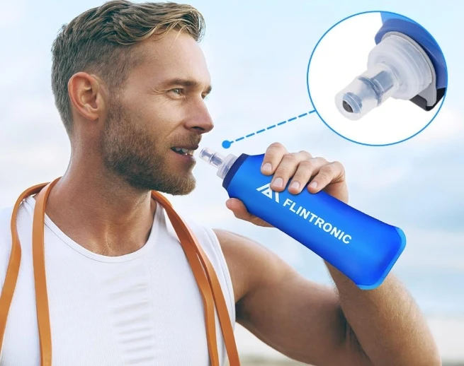 MINKŠTAS GERIMAS BUTELIS 500 ml SU RANKENE, SKIRTAS BĖGTI LENGVAM SPORTUI