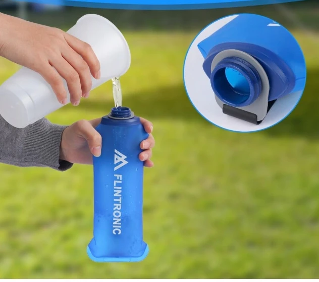 MINKŠTAS GERIMAS BUTELIS 500 ml SU RANKENE, SKIRTAS BĖGTI LENGVAM SPORTUI