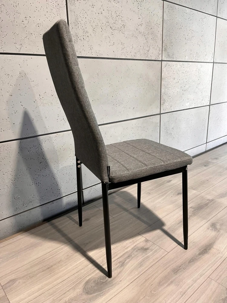 MINŠTA KĖDĖ LUGANO| Pilkas audinys| Juodos modernios kojos