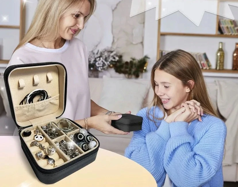 Modebelle DIDELIS RINKINYS, SKIRTA CHARMS APYNĖLEMS IR KORJALŲ KAROLIŲ DĖŽUTĖ