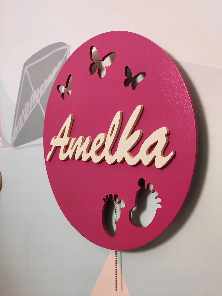 Moliland Lampka nocna su imieniem LED na baterie dla dziecka do pokoju dzieci ścienna