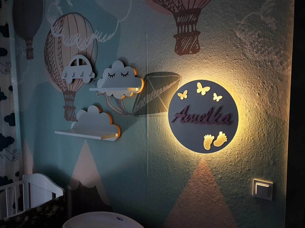 Moliland Lampka nocna su imieniem LED na baterie dla dziecka do pokoju dzieci ścienna