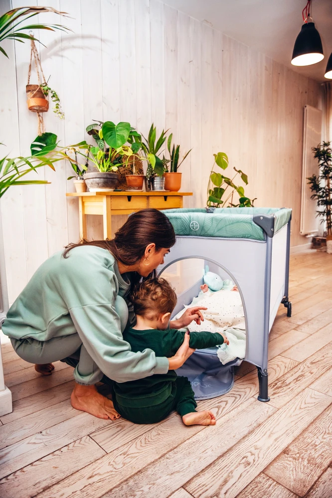 Kelioninė lovytė - maniežas MoMi Belove, pilkas
