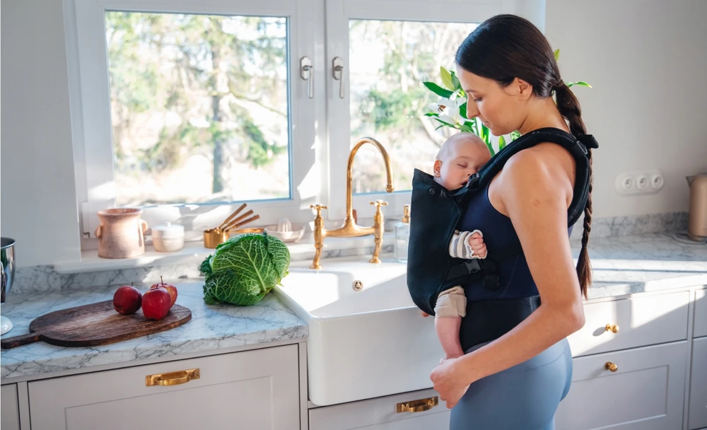 MoMi COLLET nešynė, pilka - 2in1 gobtuvas, 2 pozicijos, iki 15kg