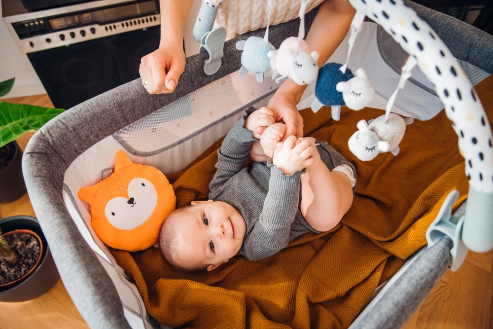 MoMi JOY žaislų juosta - universalūs sensoriniai 4 žaislai