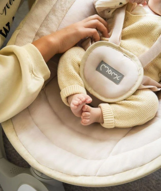 MoMi KENANI SAND automatinės sūpynės, rudos ir smėlio spalvos, su žaislais