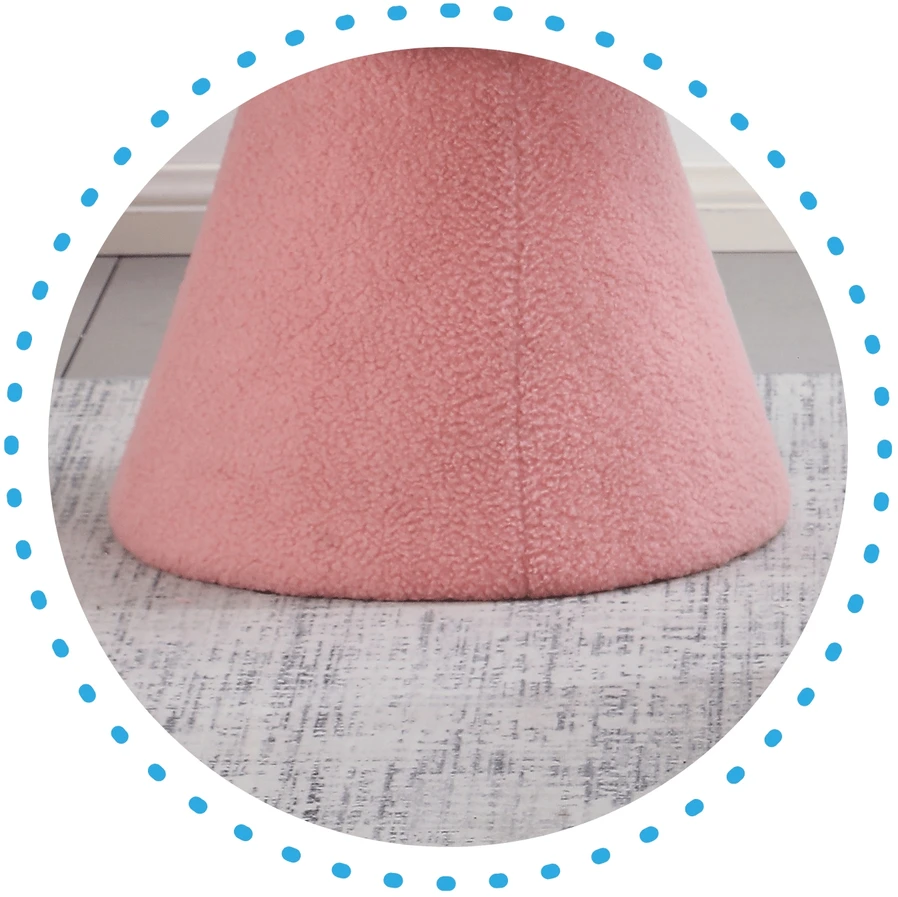 Monovo Rožinė minimalistinio dizaino kėdė Lamb Boucle Teddy JASMINE