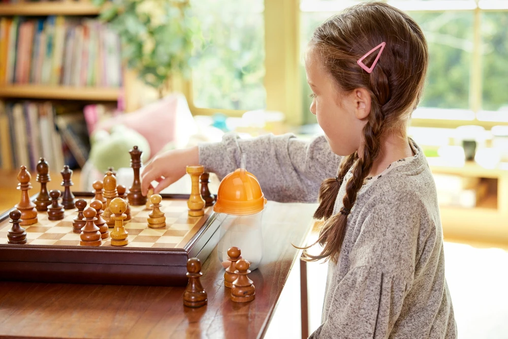 Munchkin naujoviškas gurkšnelių puodelis su pasvertu šiaudeliu, Oranžinis 296ml