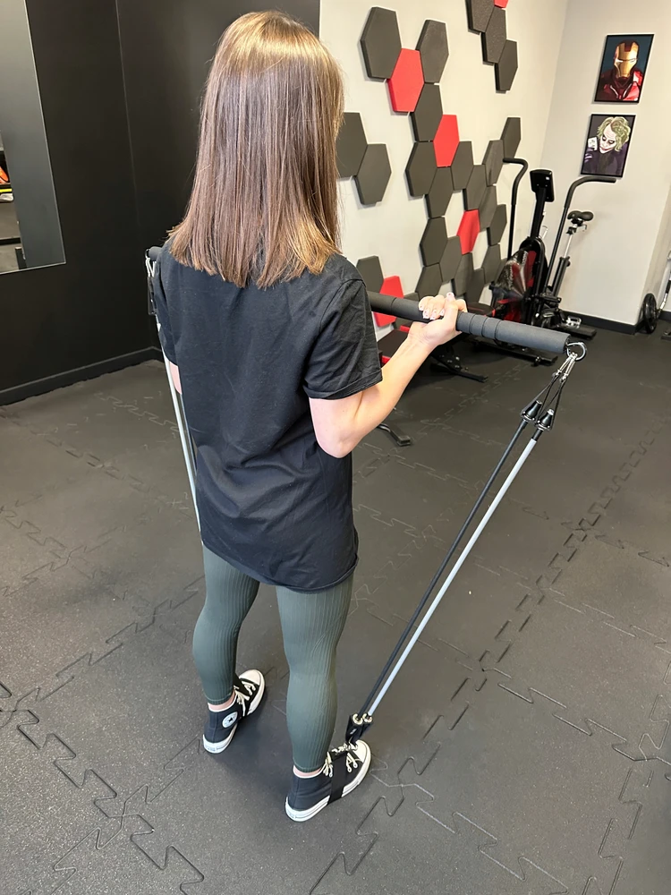 MuscleForge® prisitraukimo strypas su pasipriešinimo juostomis
