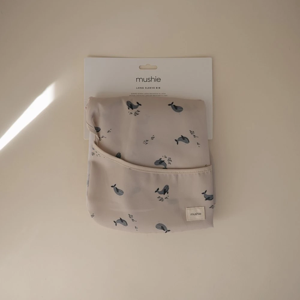 Mushie Bib su ilgomis rankovėmis prijuostė – WHALES