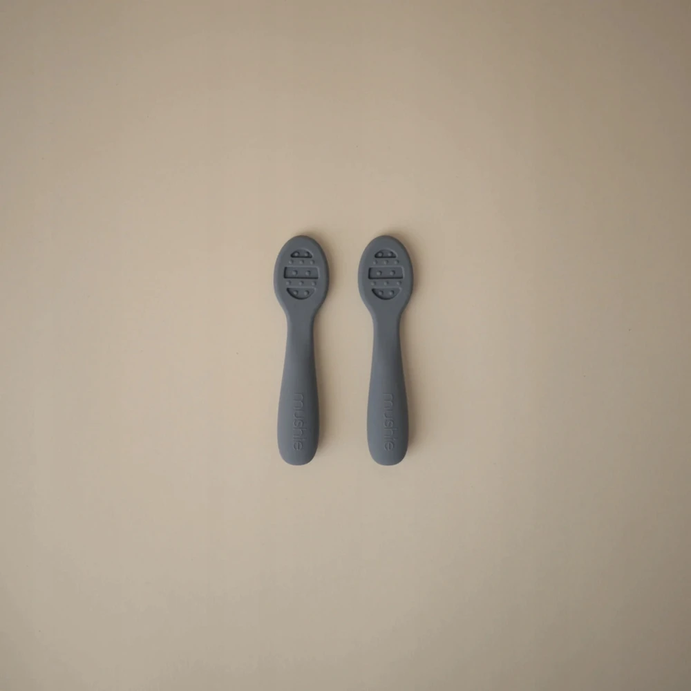 „Mushie First Baby Spoons“ 2 pak. – „Tradewinds“ / „Shifting Sand“.