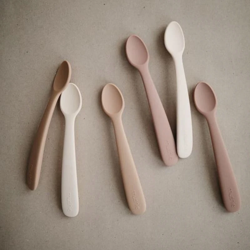 MUSHIE maitinimo šaukštų rinkinys, Shifting Sand/Blush, 2 vnt.