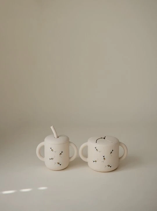 Mushie Snack Cup vaikams 400 ml Bitės