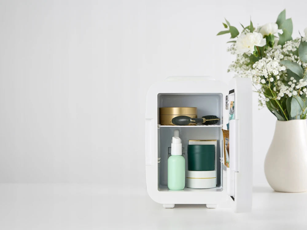 Šaldytuvas COSMETIC REFRIGERATOR WITH MIRROR MPM-04-CK-01 Baltas