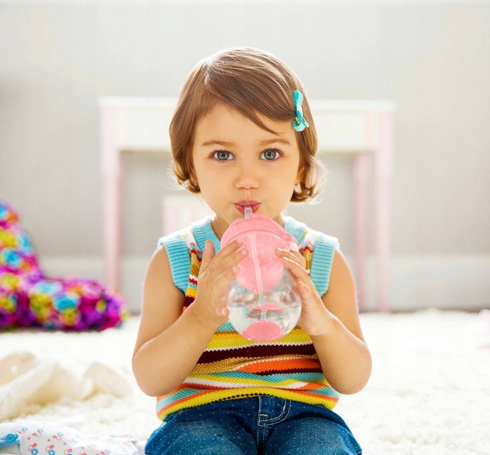 Neišsiliejantis puodelis su pasvertais šiaudeliais Munchkin rožinė/violetinė 207ml 2 vnt