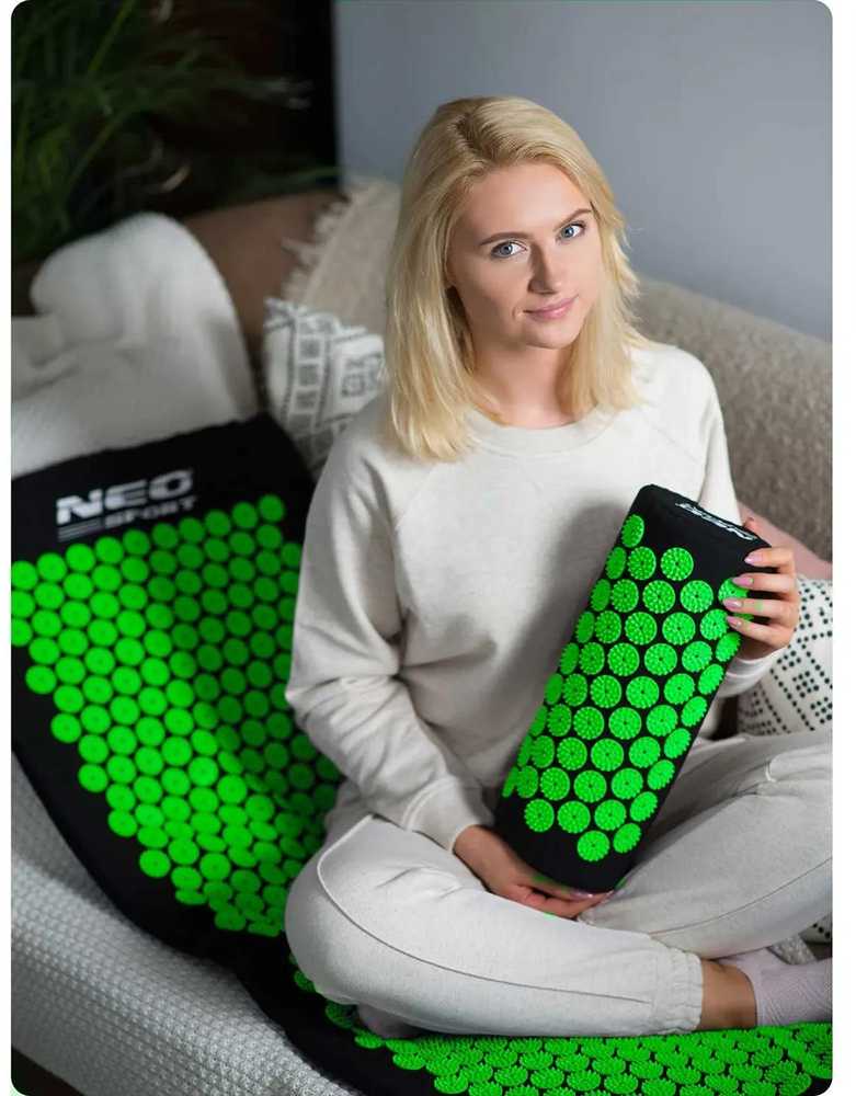 Neo-Sport NS-901 akupresūros kilimėlis su smaigaliais, juodas ir žalias